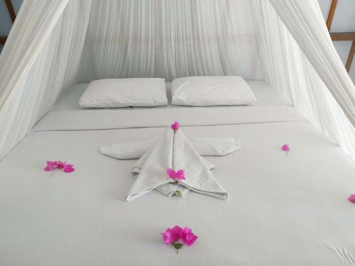 Sunset Beach Bungalow Gili Meno Bagian luar foto
