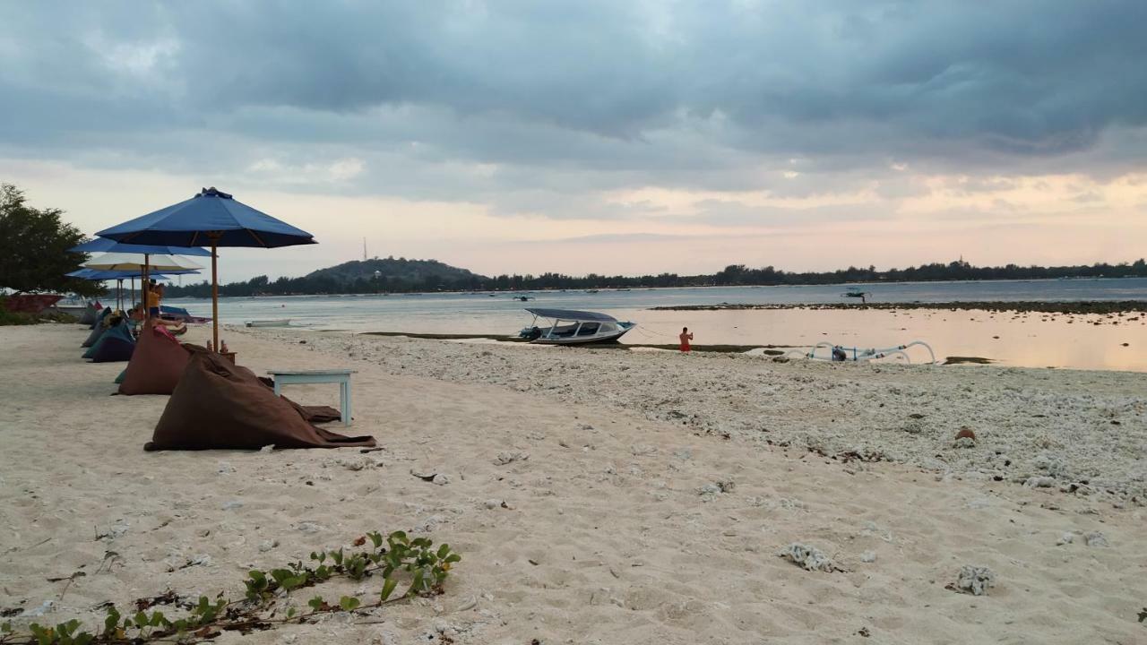 Sunset Beach Bungalow Gili Meno Bagian luar foto
