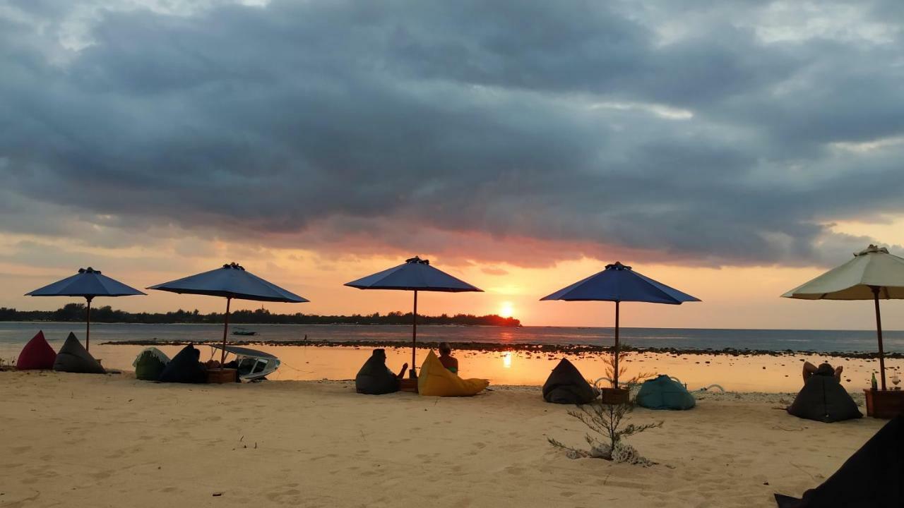 Sunset Beach Bungalow Gili Meno Bagian luar foto