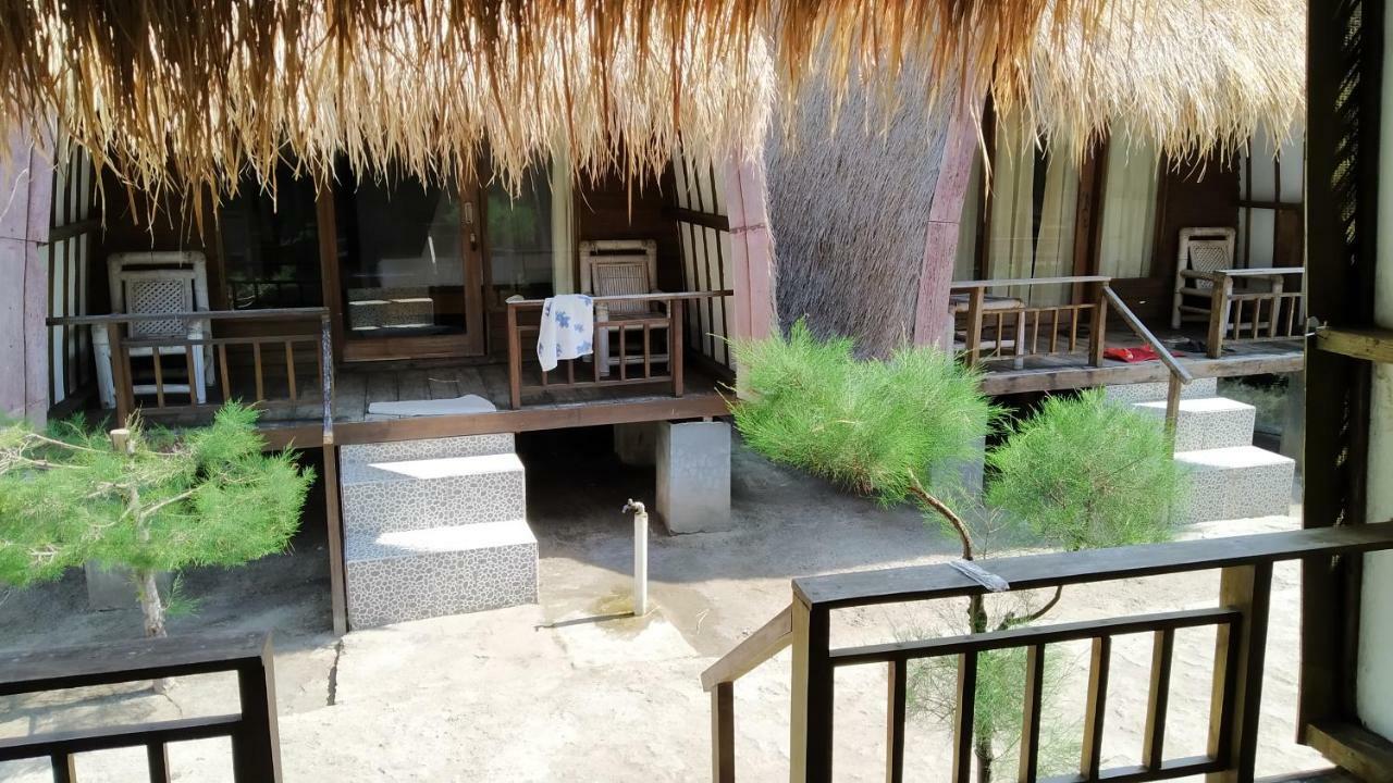 Sunset Beach Bungalow Gili Meno Bagian luar foto