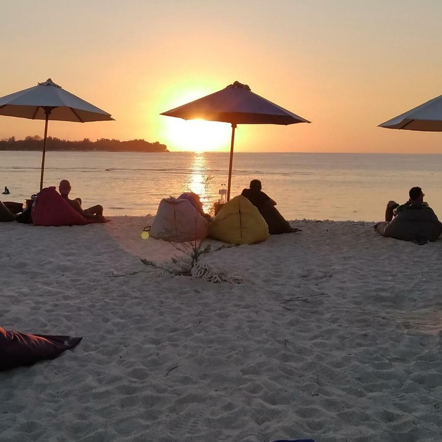 Sunset Beach Bungalow Gili Meno Bagian luar foto