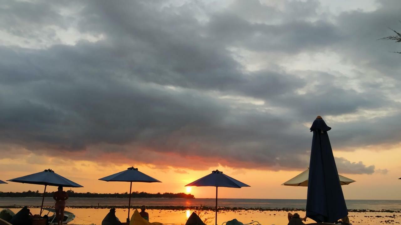 Sunset Beach Bungalow Gili Meno Bagian luar foto