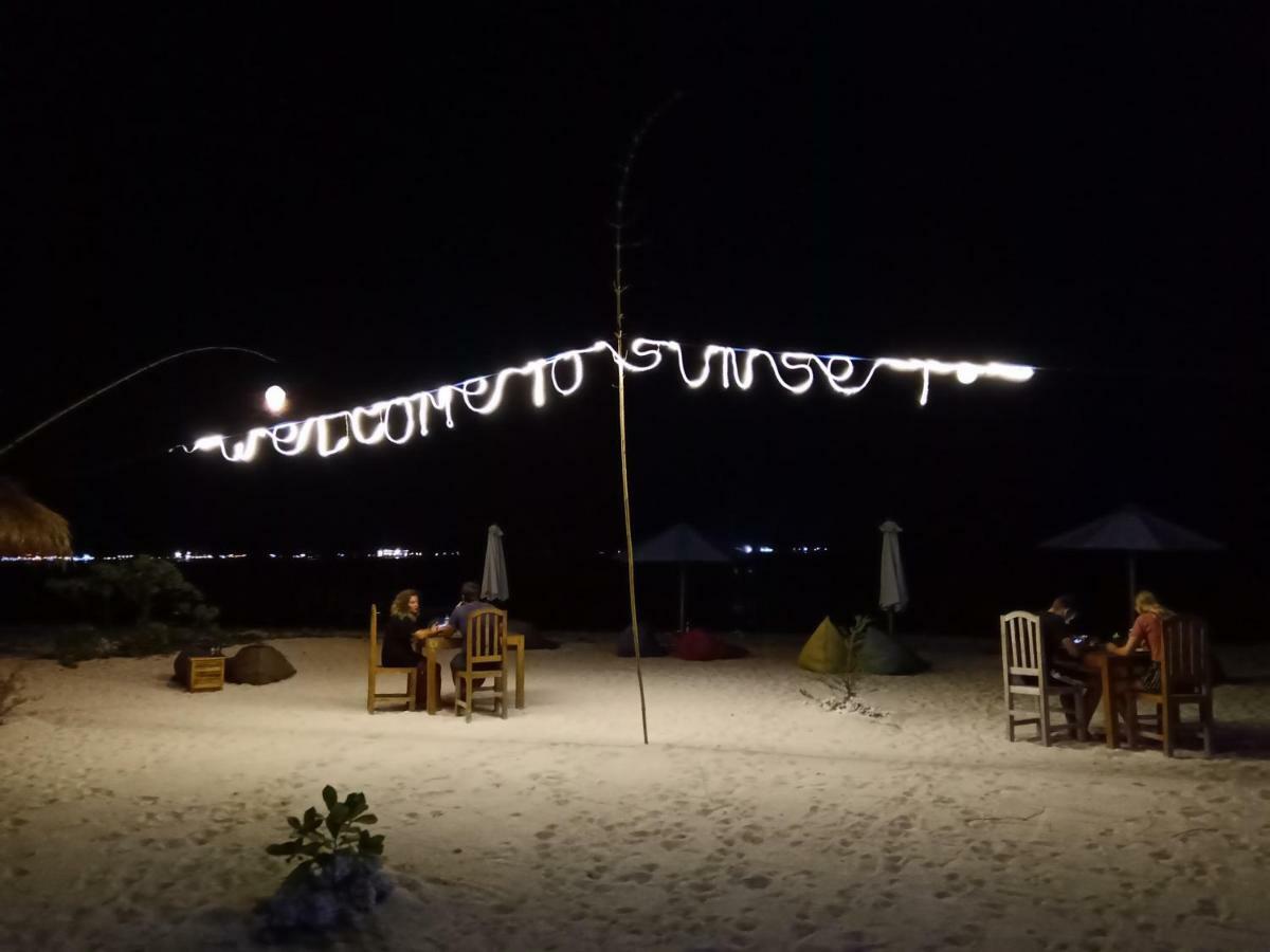 Sunset Beach Bungalow Gili Meno Bagian luar foto