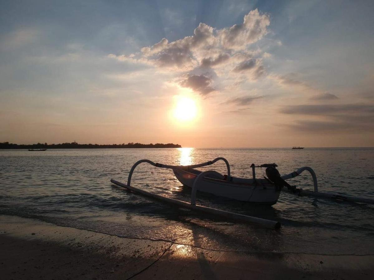 Sunset Beach Bungalow Gili Meno Bagian luar foto