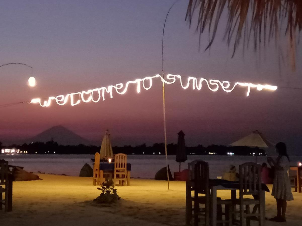 Sunset Beach Bungalow Gili Meno Bagian luar foto